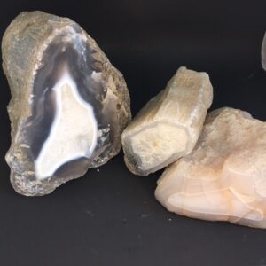 Limb Casts Agate